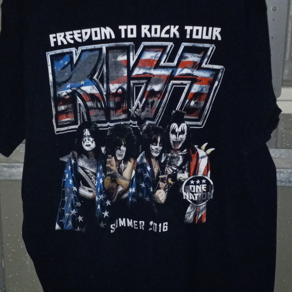COPY - Kiss 2016 concert shirts
